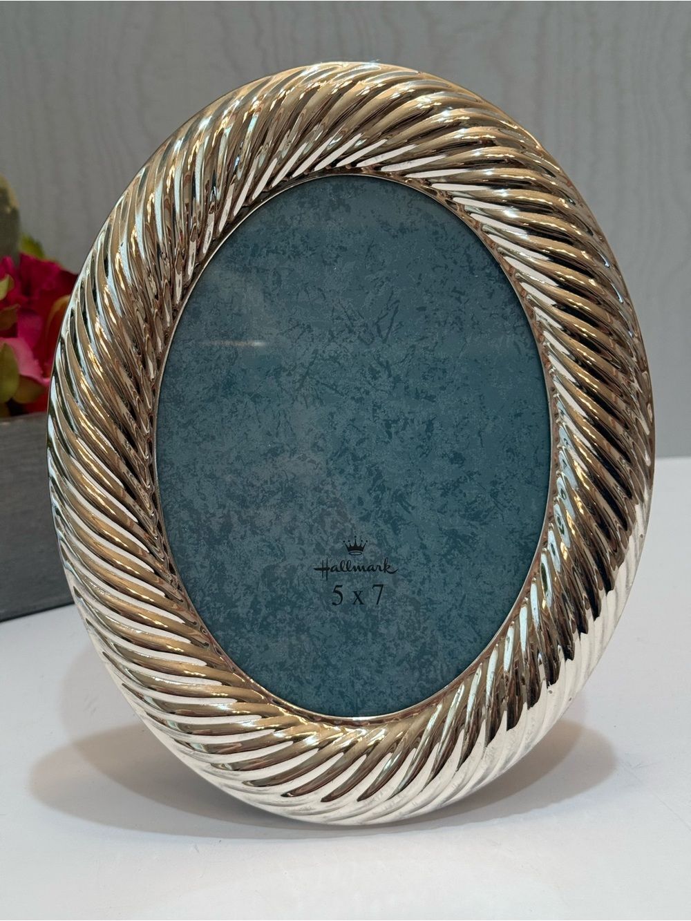 Vintage Hallmark Oval Silver Tone Ribbed Border 5x7 Photo Frame